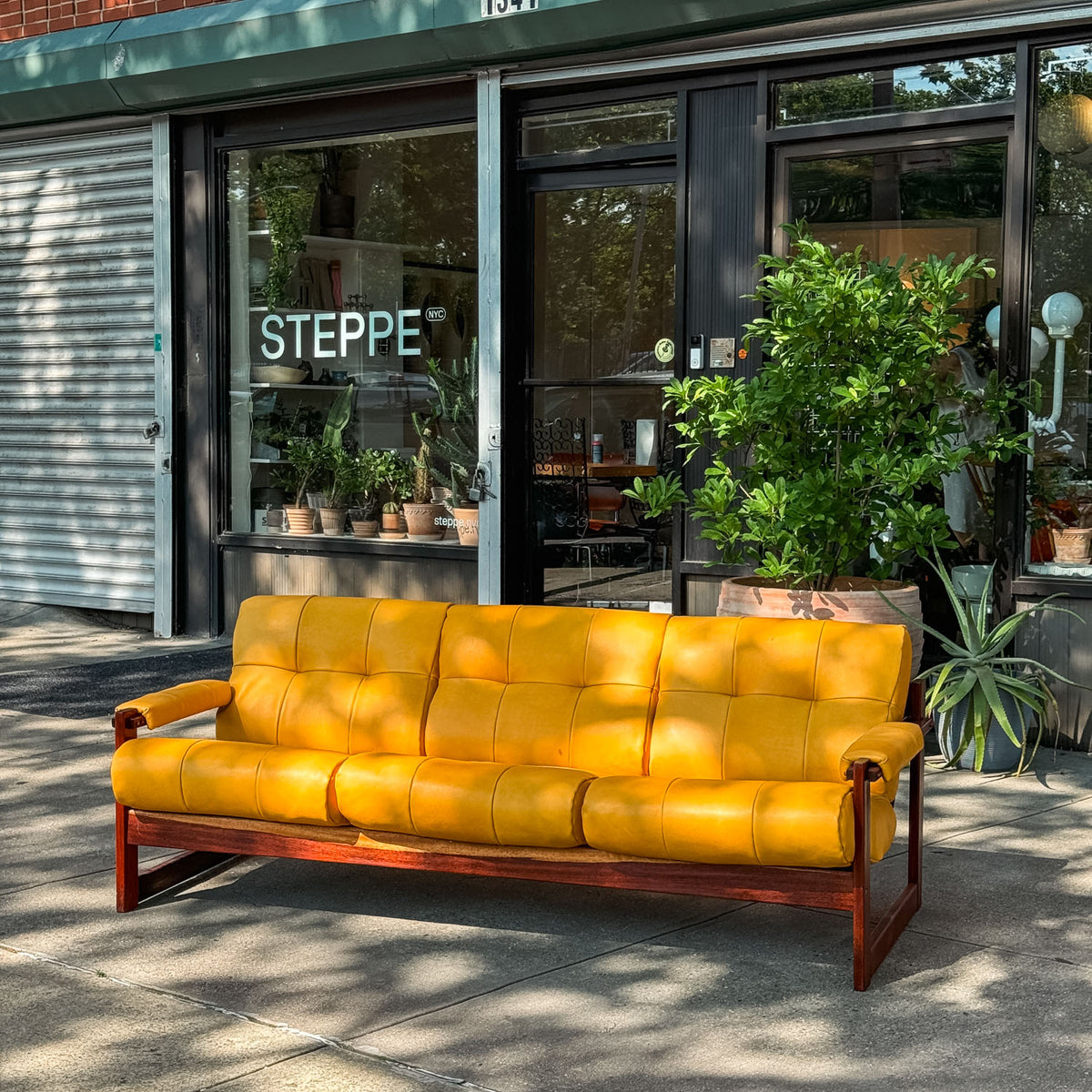 MP-167 sofa by Percival Lafer – Steppe